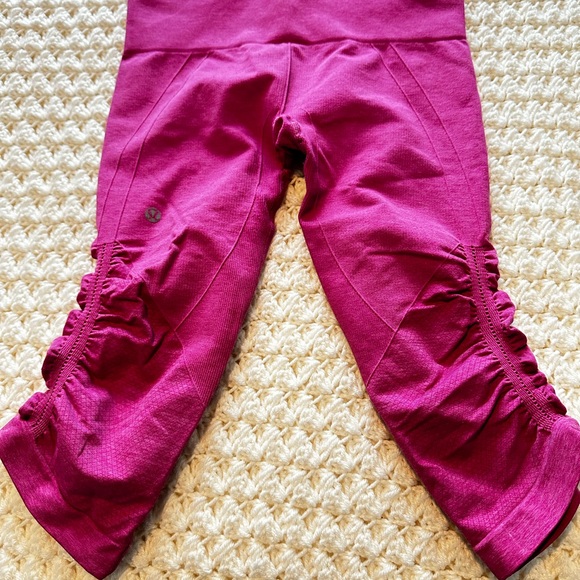 Lululemon The Flow Cinched
Crop Leggings Pink Size 6 - Picture 2 of 5